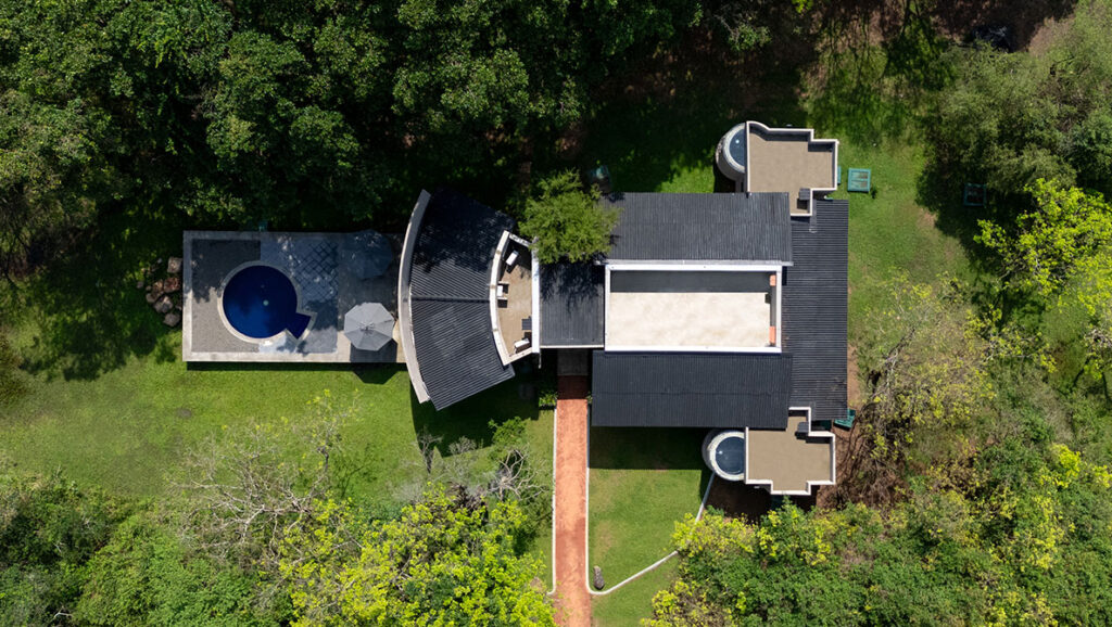 Presidential-Suite-with-pool-deck-1